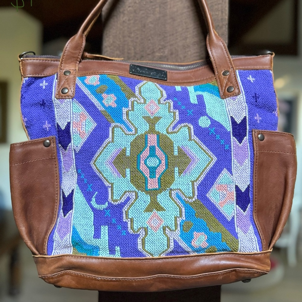 Nena & Co. Heritage & Society Compass The Perfect Bag (Medium) MTPB